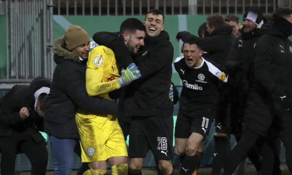 Κύπελλο Γερμανίας: Η Χολστάιν Κίελ απέκλεισε την Μπάγερν με ήρωα τον Έλληνα τερματοφύλακά της